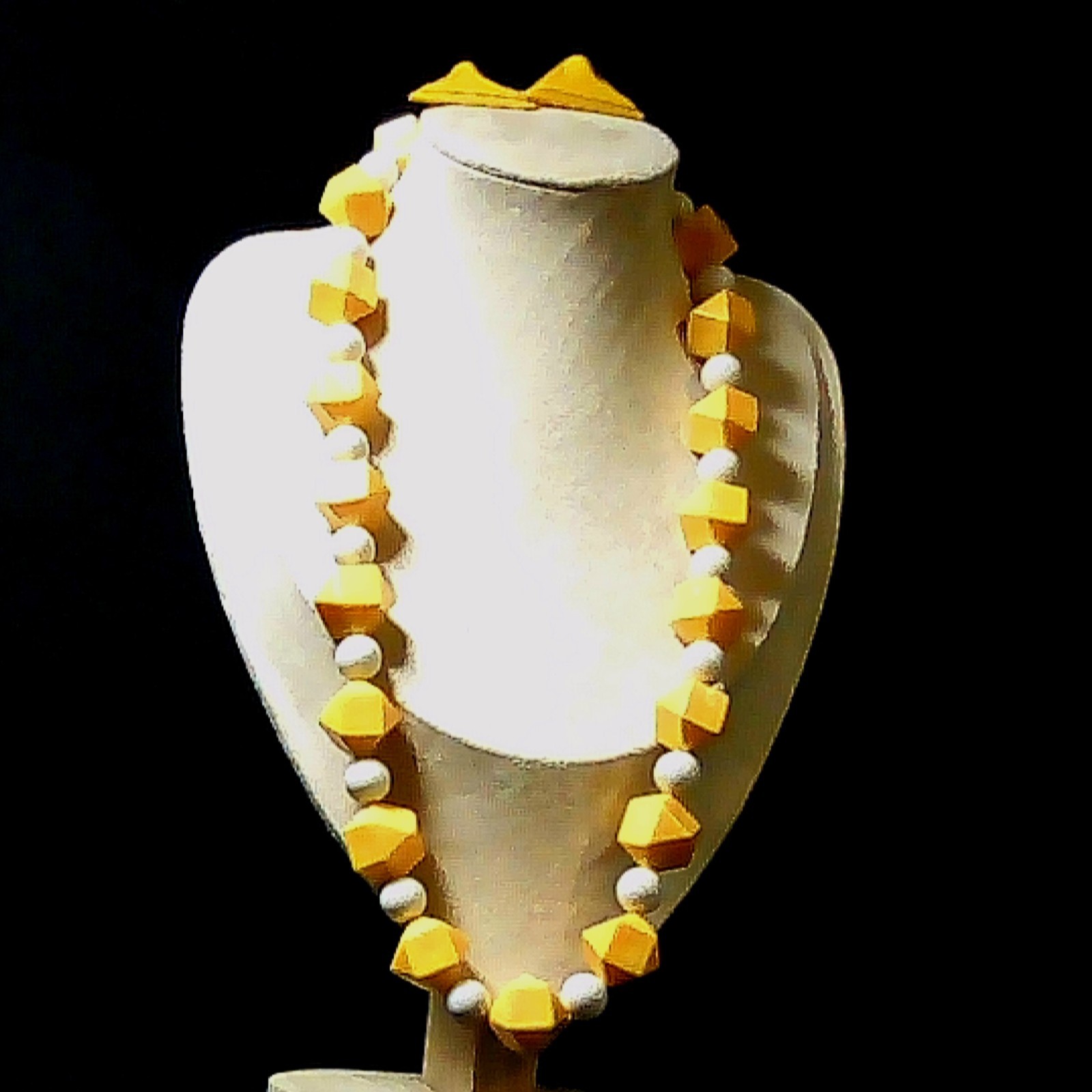 Vintage Yellow & White Plastic Faceted Beaded Necklace/Earings set
