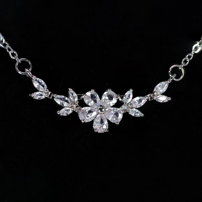 Pear Cut Simulated Diamond Women’s Pretty Flower Pendant 14k White Gold Plated