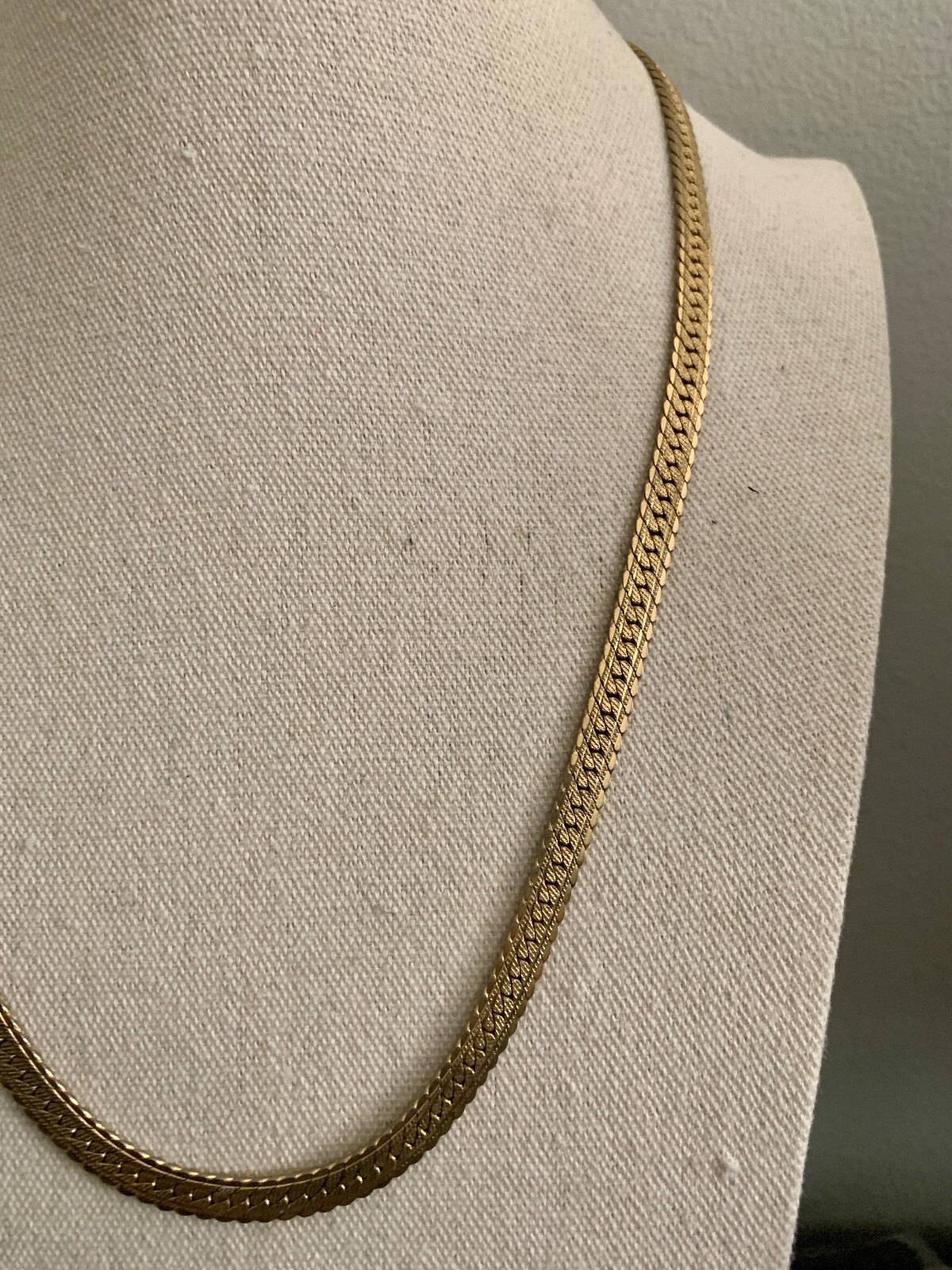 Sleek Gold Tone Flat Box Chain Necklace – Classic Everyday Elegance
