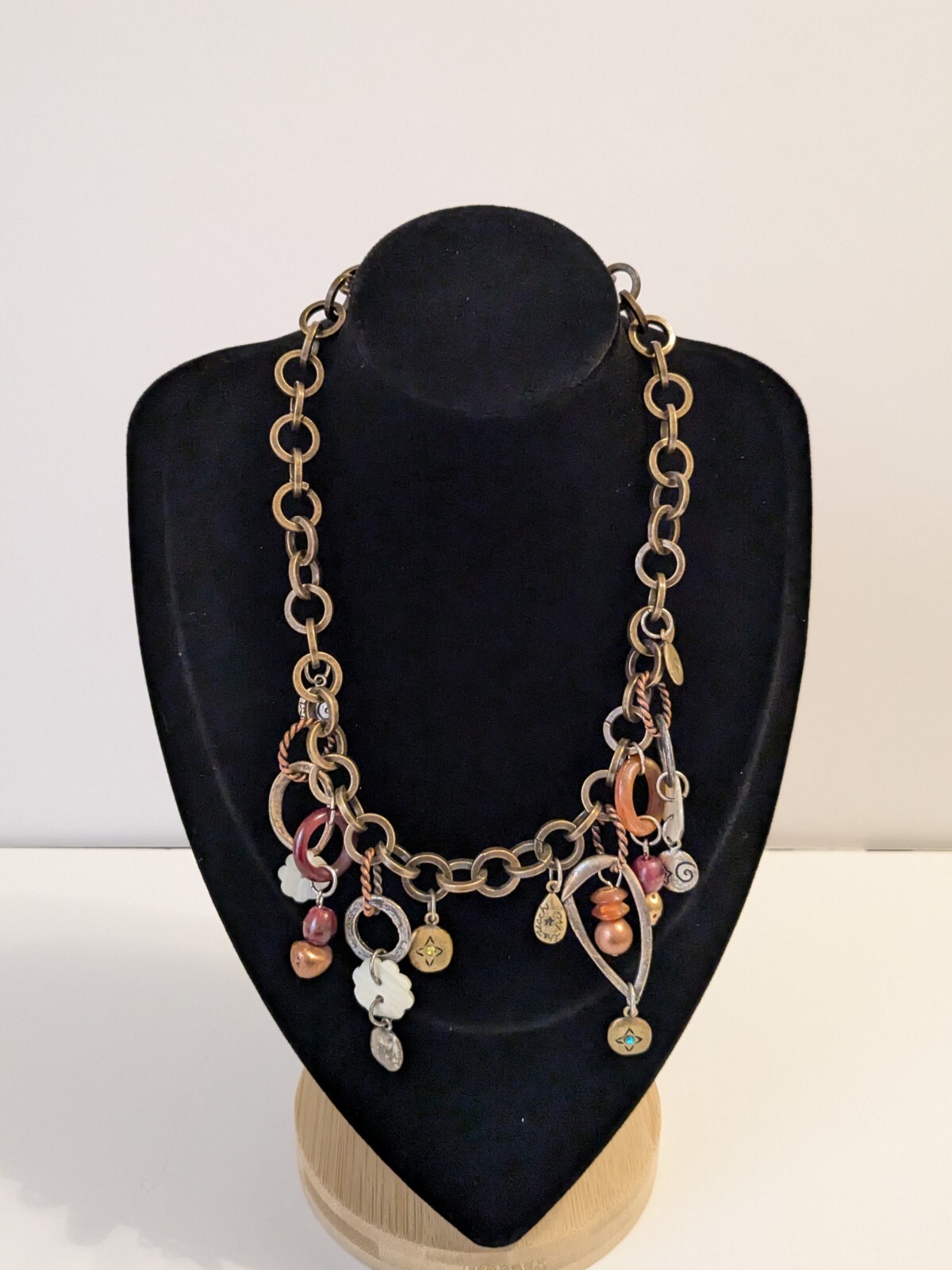 Chico’s Brass Tone Mixed Metal Charm Necklace. Acrylic & Rhinestone Beads. 16″.