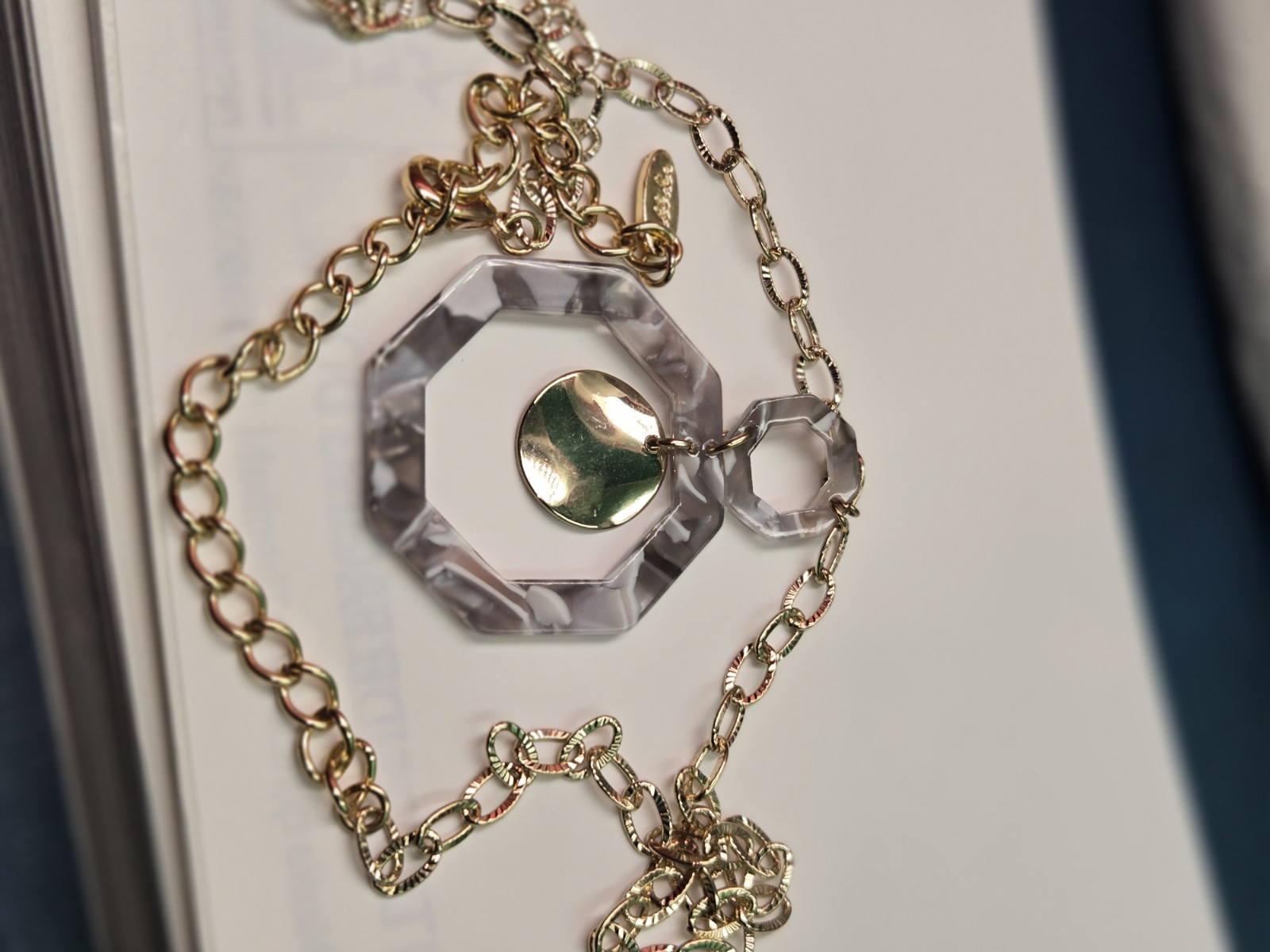 NEW Ettika Womens Gold Chain Necklace Gray Resin Octagon Shape Fashion Jewelry