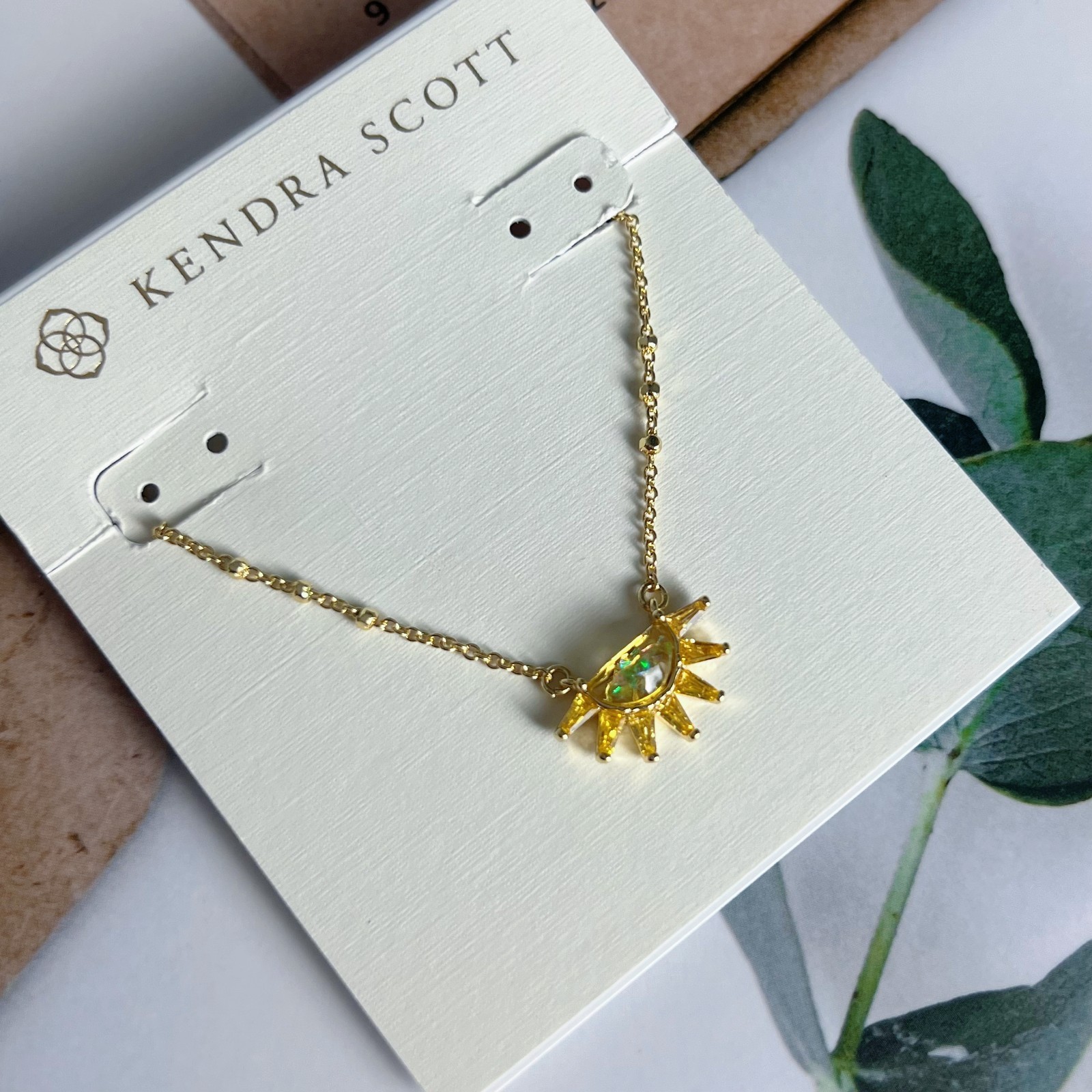 Kendra Scott Samantha Sun☀️ Gold Short Pendant Necklace