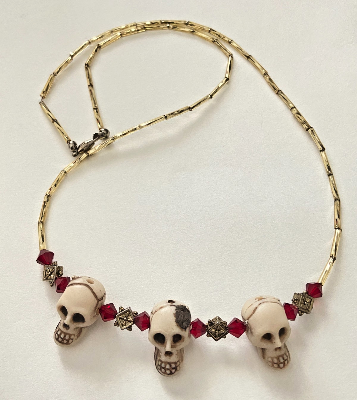 Red & Gold Glass Bead Beaded SKULL Necklace 23″ Creepy Halloween