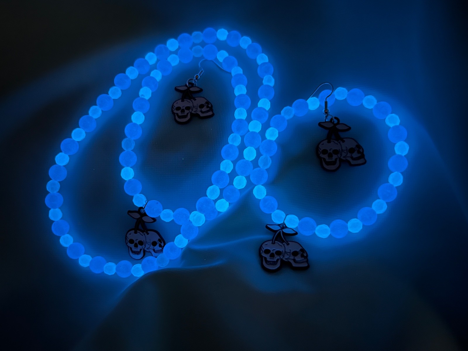 Glow in the Dark Luminous Jewelry Set | UV Bead Necklace, Stretch Bracelet & Mat