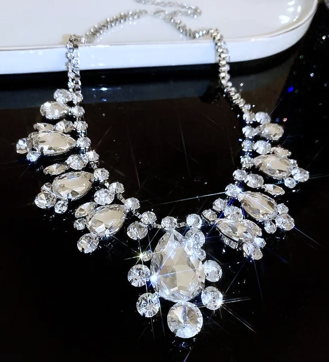 Gorgeous JEWELS White Rhinestone Betsey Johnson HIP HOP Night Club Bib Necklace