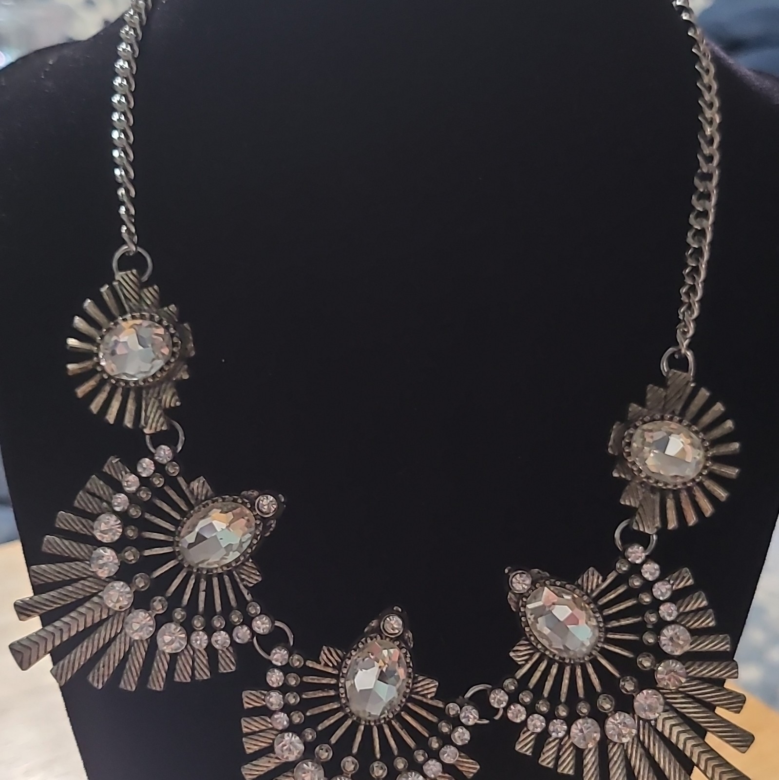 Silver Tone Crystal Rhinestone Statement Bib Necklace Cable Chain Oval Bezel
