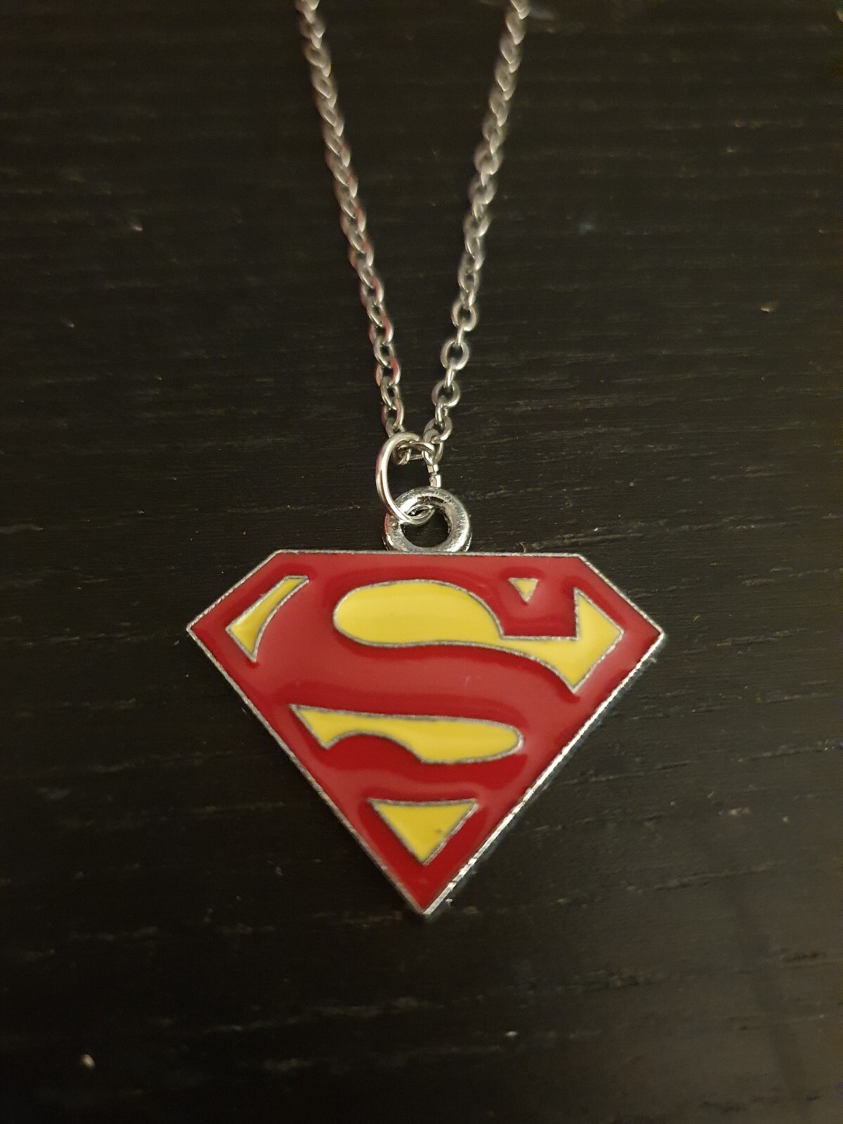 Superman Medallion Necklace 18″ Silver Plated Chain Gift Box, NEW USA