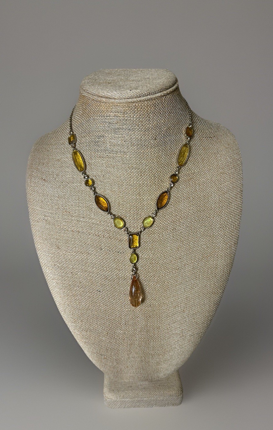 Lovely Vtg Citrine- Colored Faceted Acrylic & Rhinestone Statement Necklace .