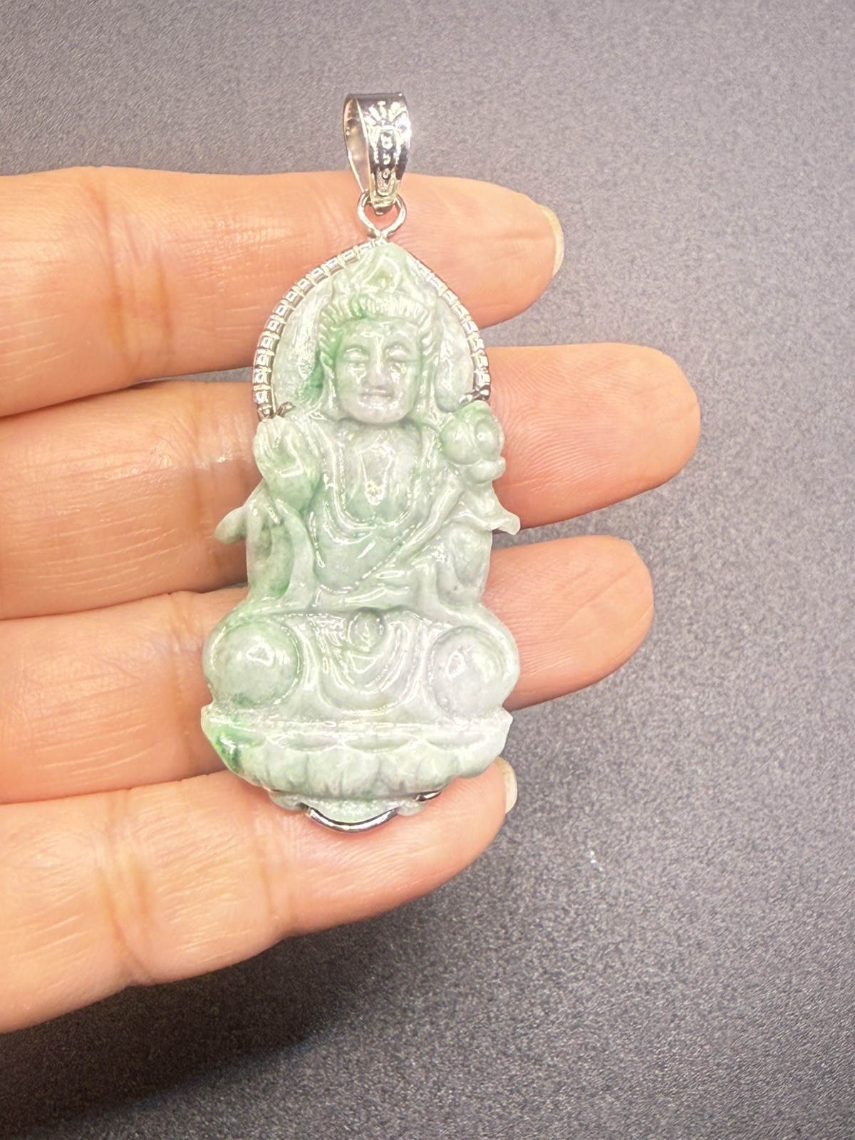 Guanyin Natural Jade natural color Pendant Quán Âm Bồ Tát