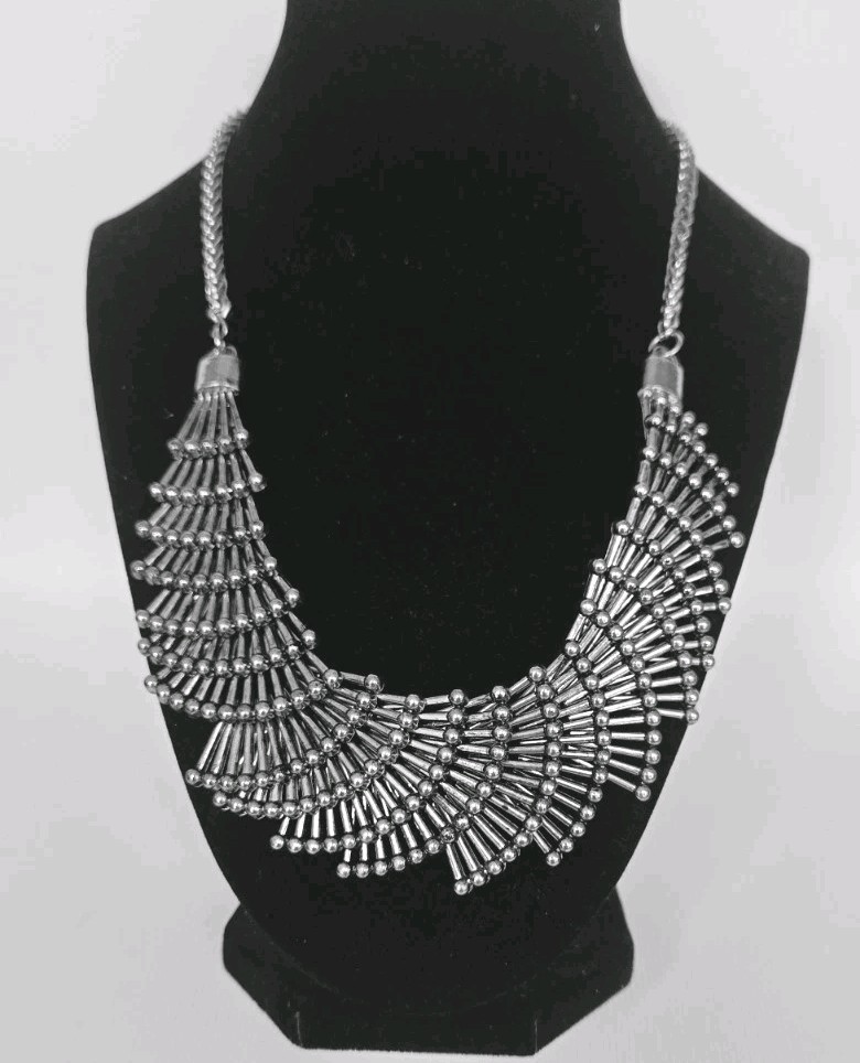 Unbrended Art Deco Silvertone Metal Chain Statement Necklace 20-23″