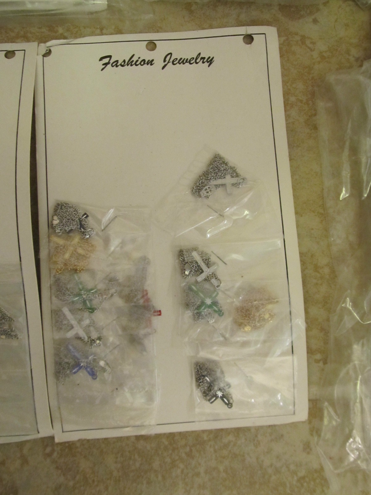 10 NEW NECKLACES – CHAINS WITH A CROSS – RELIGION / RELIGIOUS SYMBOL – IN PKGS