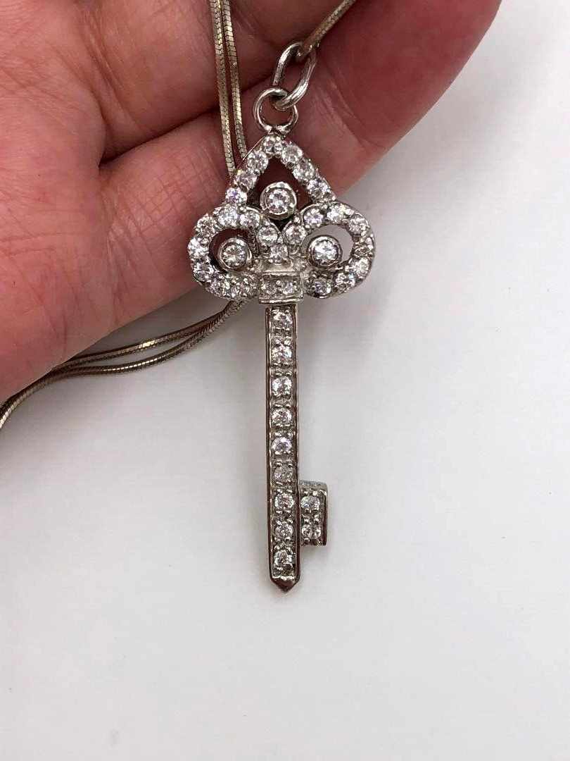 925 Sterling Silver CZ Cubic Zirconia Key Pendant w/ 18″ Chain Necklace 11.0 Gr