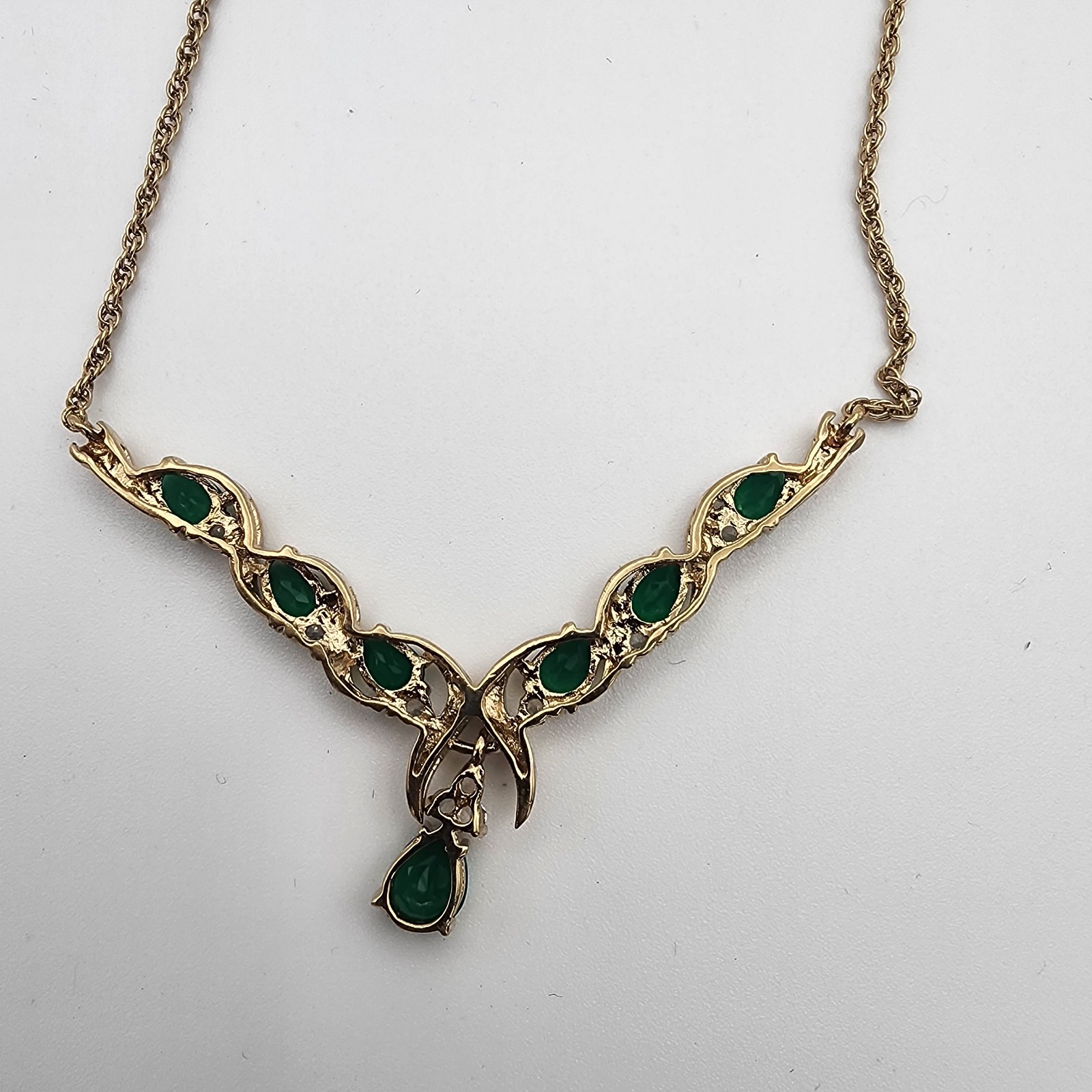 VTG V-Neck Chevron Necklace 19″ Gold Green 18KGP Pear Cut Retro Glam GUC