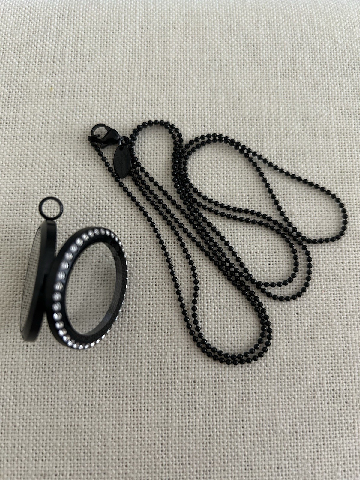 Origami Owl Large Black w/Crystals Hinge Locket & 30″ Classic Chain Set “New”