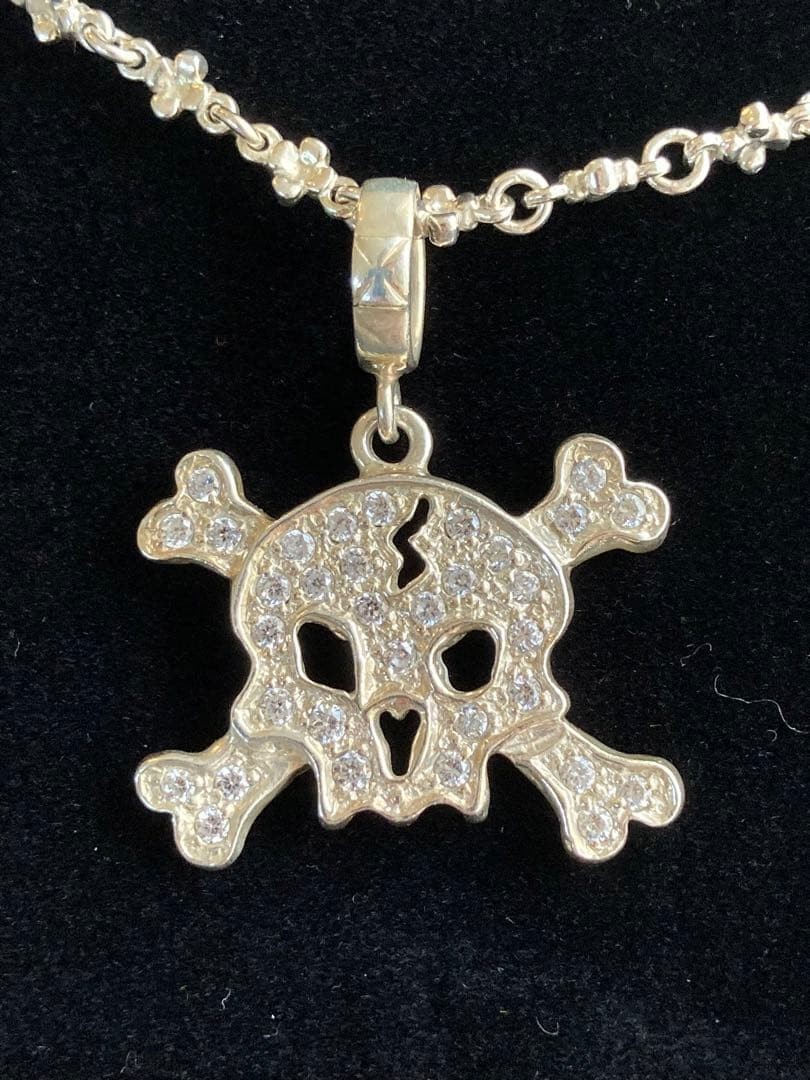 Loree Rodkin Medium Flat Pave Skull Pendant Necklace Used Authentic USA Jewelry