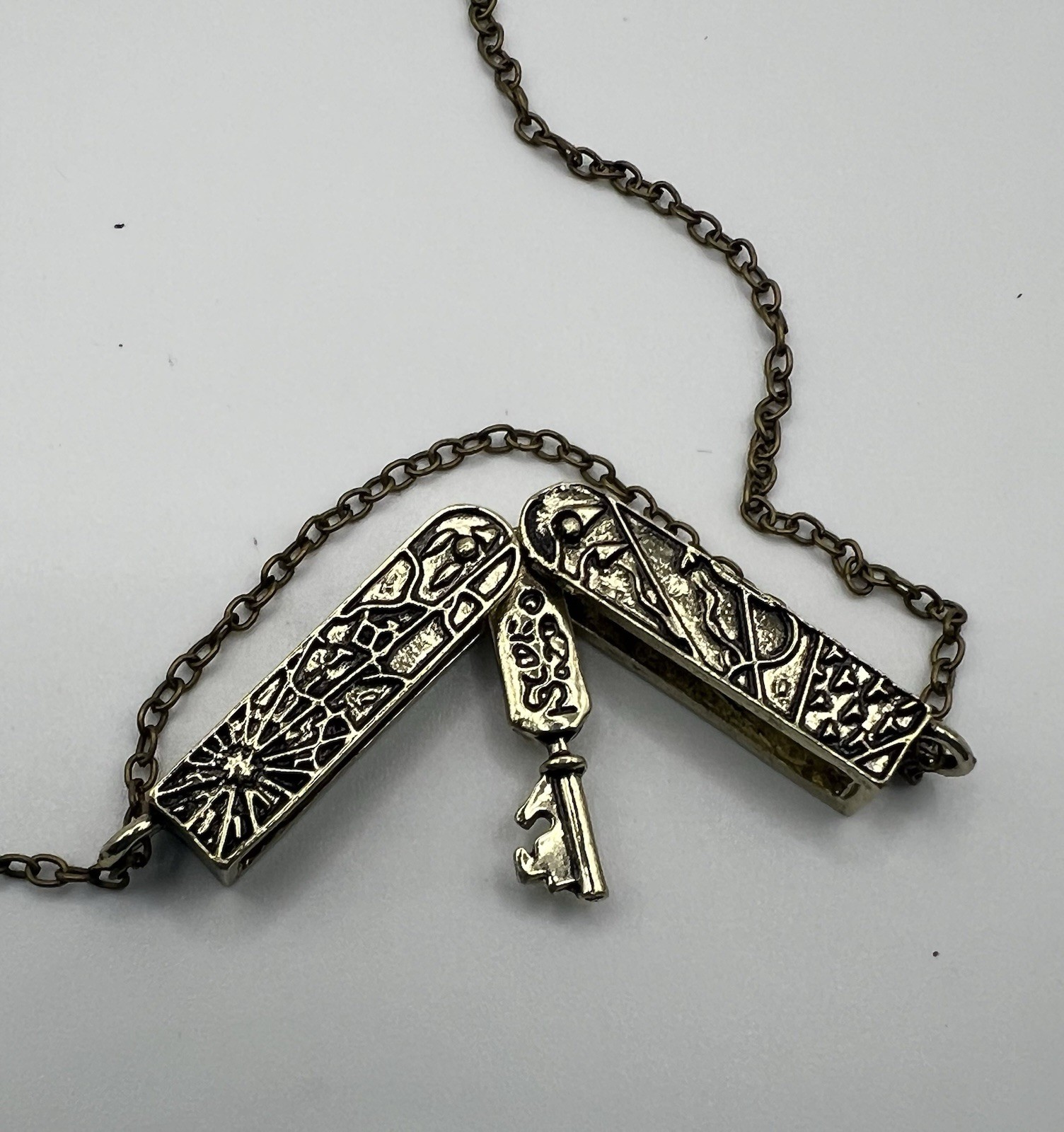 Vintage Lolita Unisex adult Key Charm Necklace Bronze Silver Colored Chain