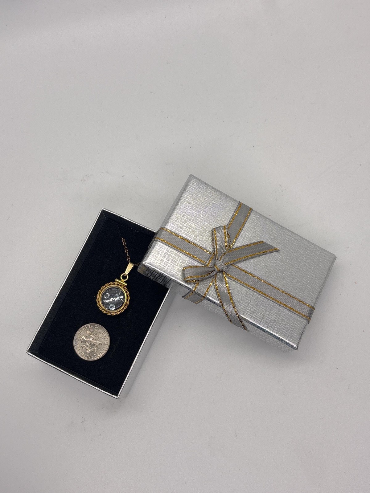 Handmade 12.5 mm 14k gold filled Gemstone Shaker Locket with twisted Rope edge