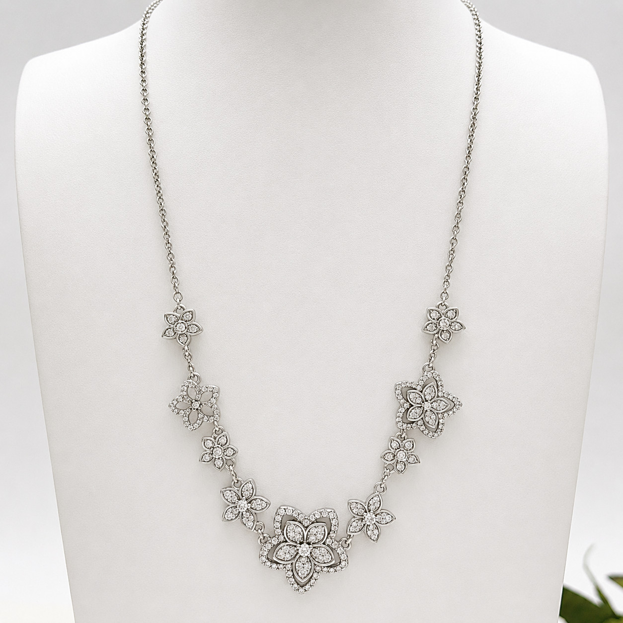 Graff Floral Sterling Silver Crystal Necklace Elegant Flower Pendant Jewelry