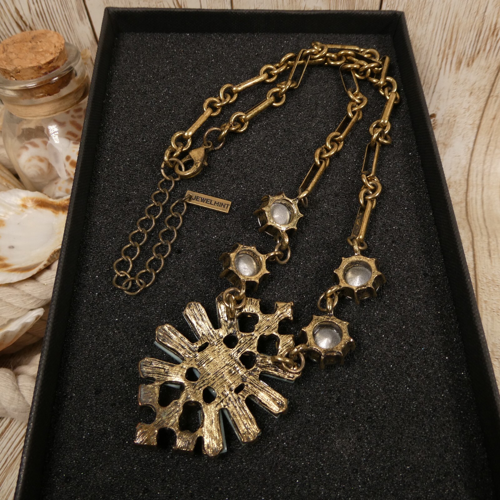 JEWELMINT Women’s Rhinestone Green Acrylic Gold Tone Necklace NIB New In Box