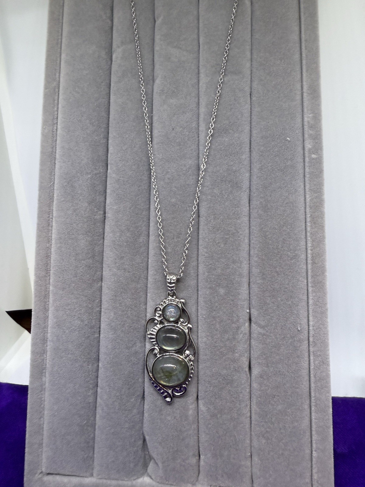 Laboradite Pendant W/stain.Steel 20 In. Chain. 3lab., Cabo hand Set In St. Steel