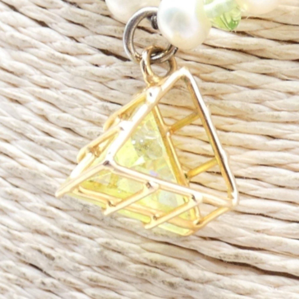 Pearl and Peridot Beaded 15″ necklace with green triad cut crystal