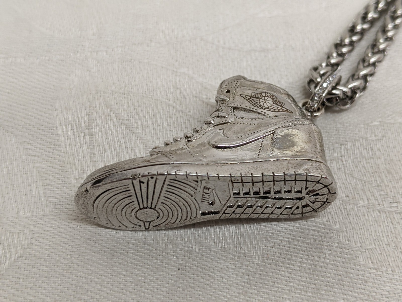 Nike Air Jordan 1 Shoe Pendant Necklace w/ Mini Box JR