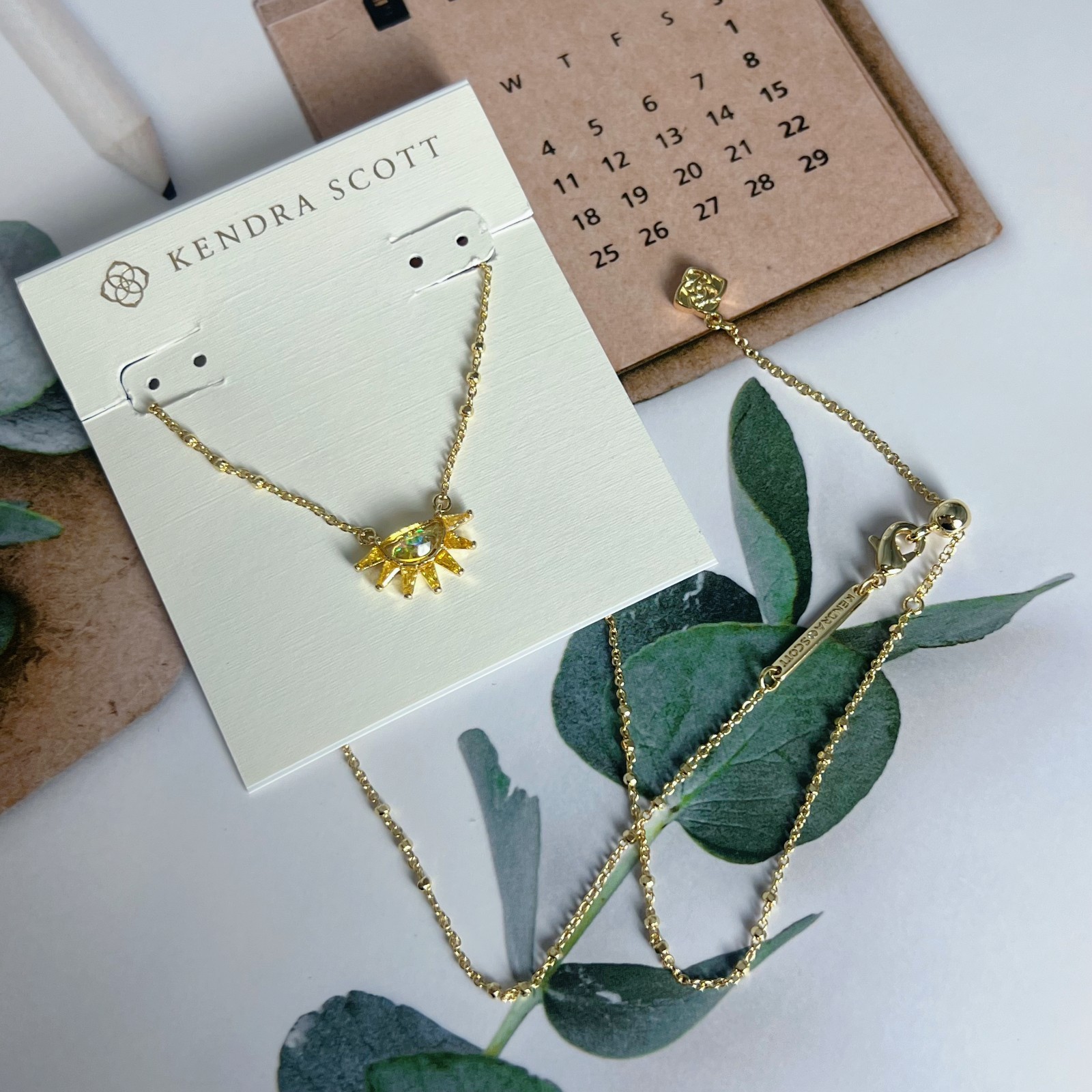 Kendra Scott Samantha Sun☀️ Gold Short Pendant Necklace