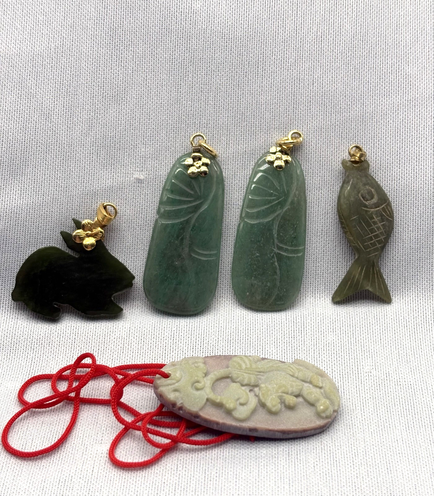 Lot: 4 Assorted Jade Pendants/1 Polycrystalline Pendant