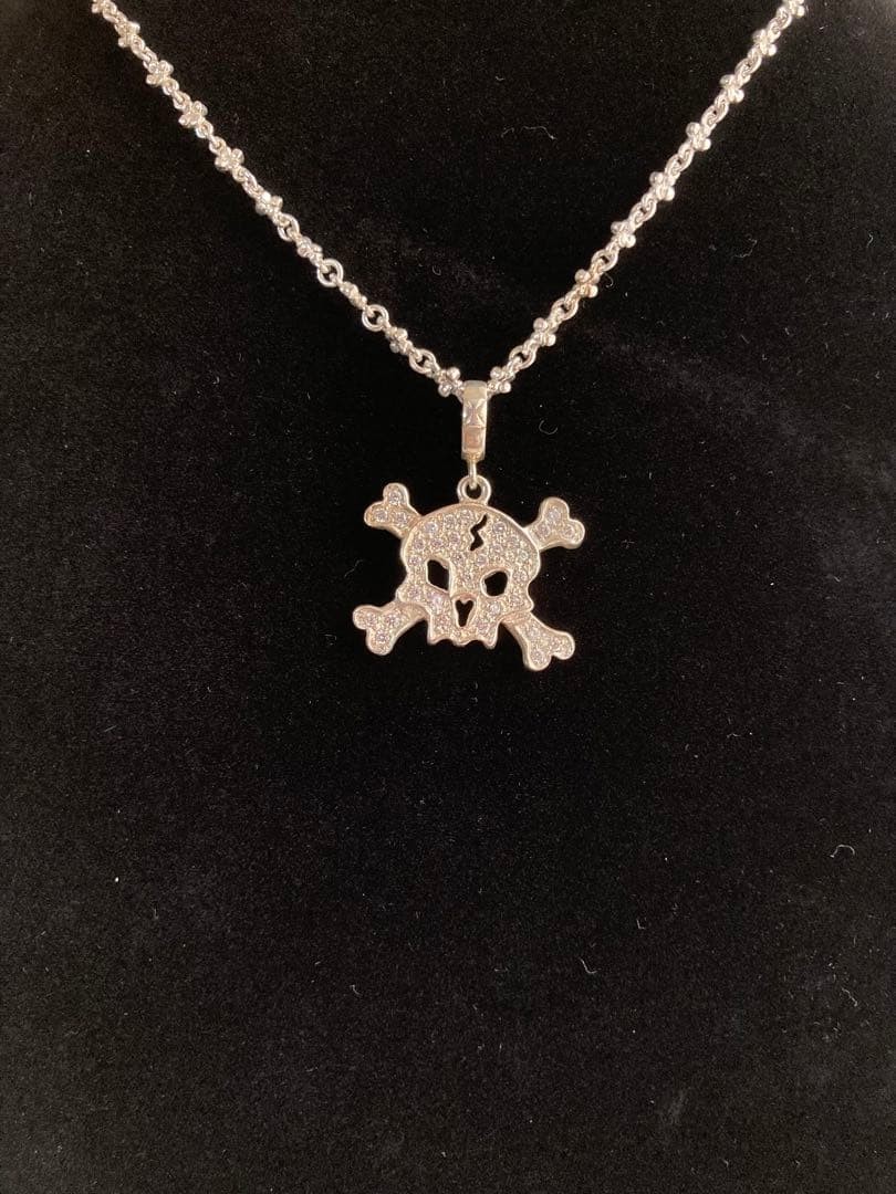 Loree Rodkin Medium Flat Pave Skull Pendant Necklace Used Authentic USA Jewelry