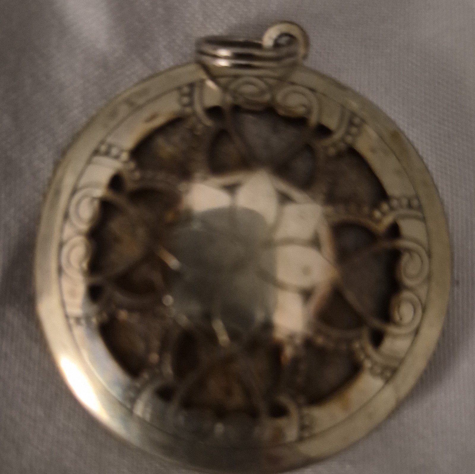 Silver Tone Round Locket Pendant Hinged Photo Holder Floral Art Nouveau