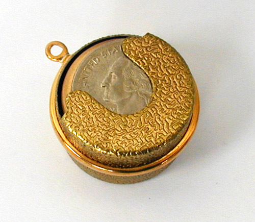 VINTAGE BRASS PLATED COIN QUARTER HOLDER DISPENSER CHARM PENDANT • 1970s 1960s
