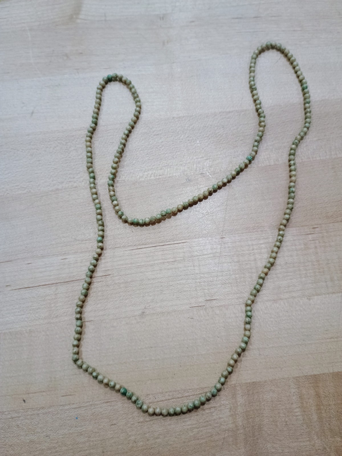Green Round Stone Beaded Necklace Strand, Ball/Bead Chain, Undated Era