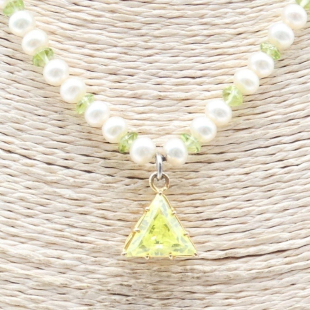 Pearl and Peridot Beaded 15″ necklace with green triad cut crystal