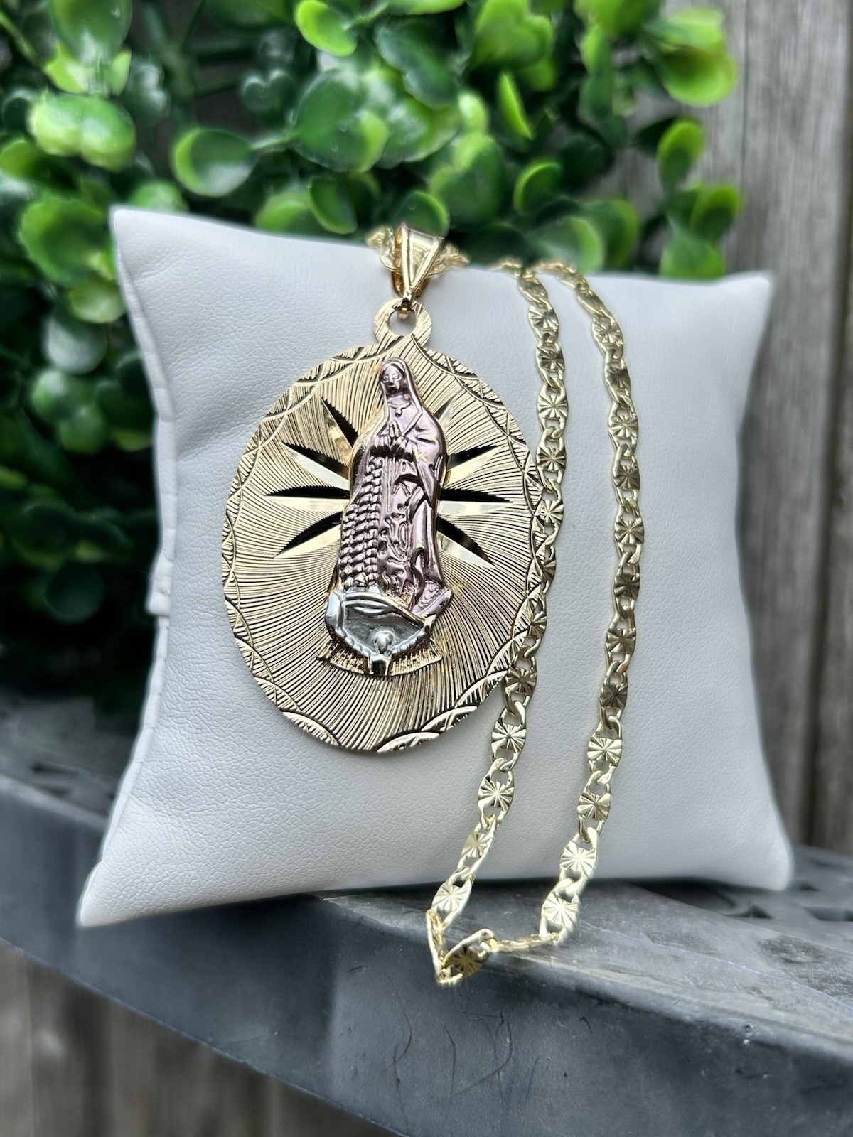 14k Gold plated Chain With Pendant 24” / Cadena En Oro Laminado Alta Calidad