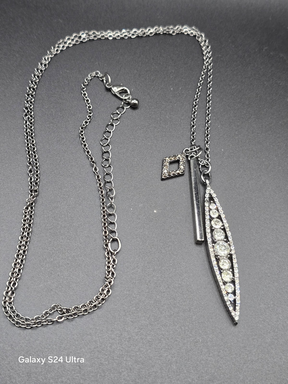Contempo Style Crystal Pendant Fashion Silver Tone Necklace 20 Inches