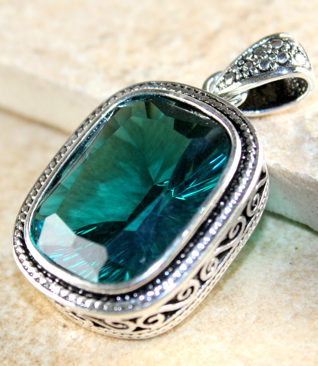 SILVER Vintage Style Green Quartz Rectangular Pendant