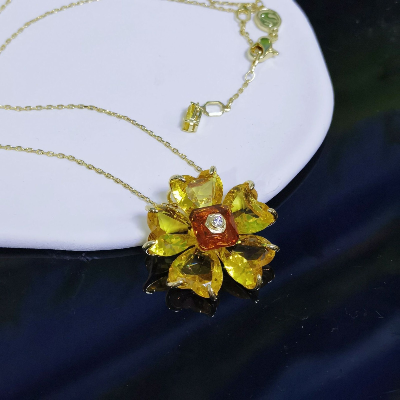 Swarovski Series Flower Shape Crystal Petal Necklace Clavicle Chain Women’s