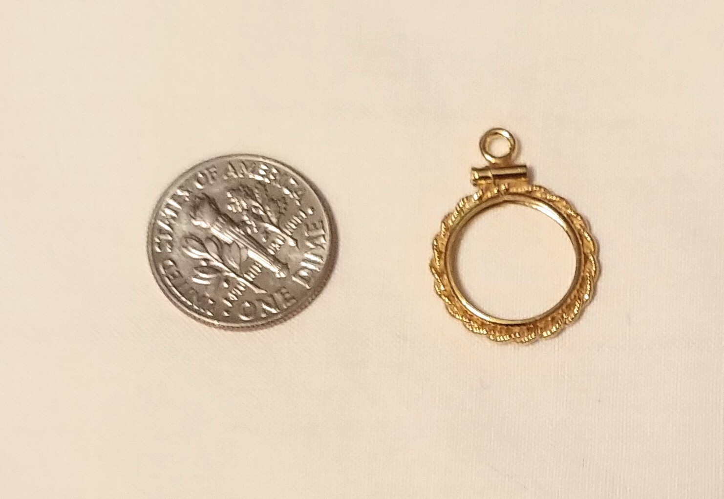 Fuller Findings Yellow Gold Filled Fancy Rope Edge Coin Bezel Pendant