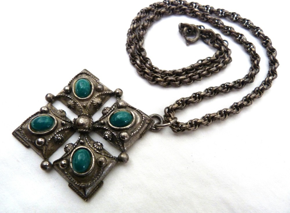VINTAGE GERMANY LARGE GREEN CABOCHONS ORNATE CROSS PENDANT THICK CHAIN NECKLACE