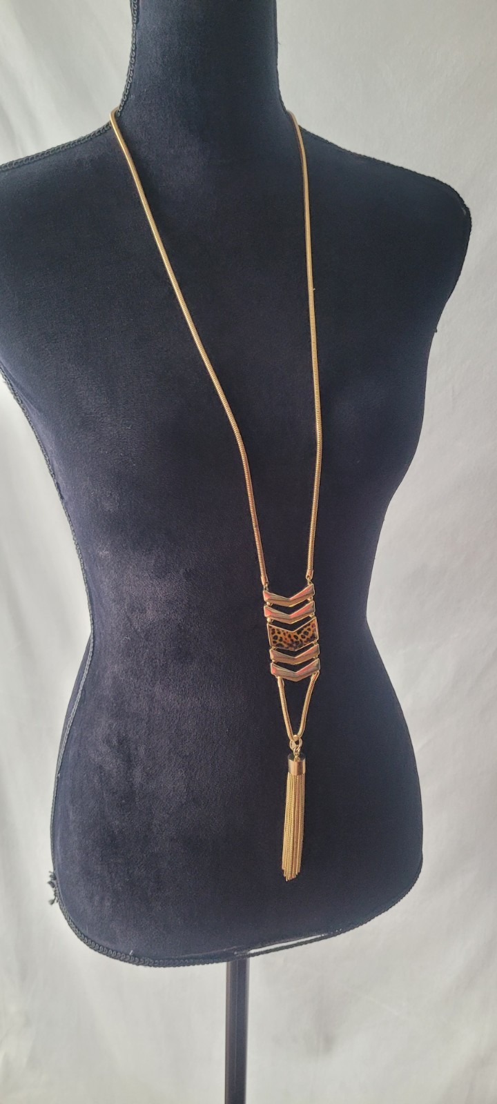 Women No Brand Fashion Gold Tone Pendant Long Necklace w/ Lobster Clasp