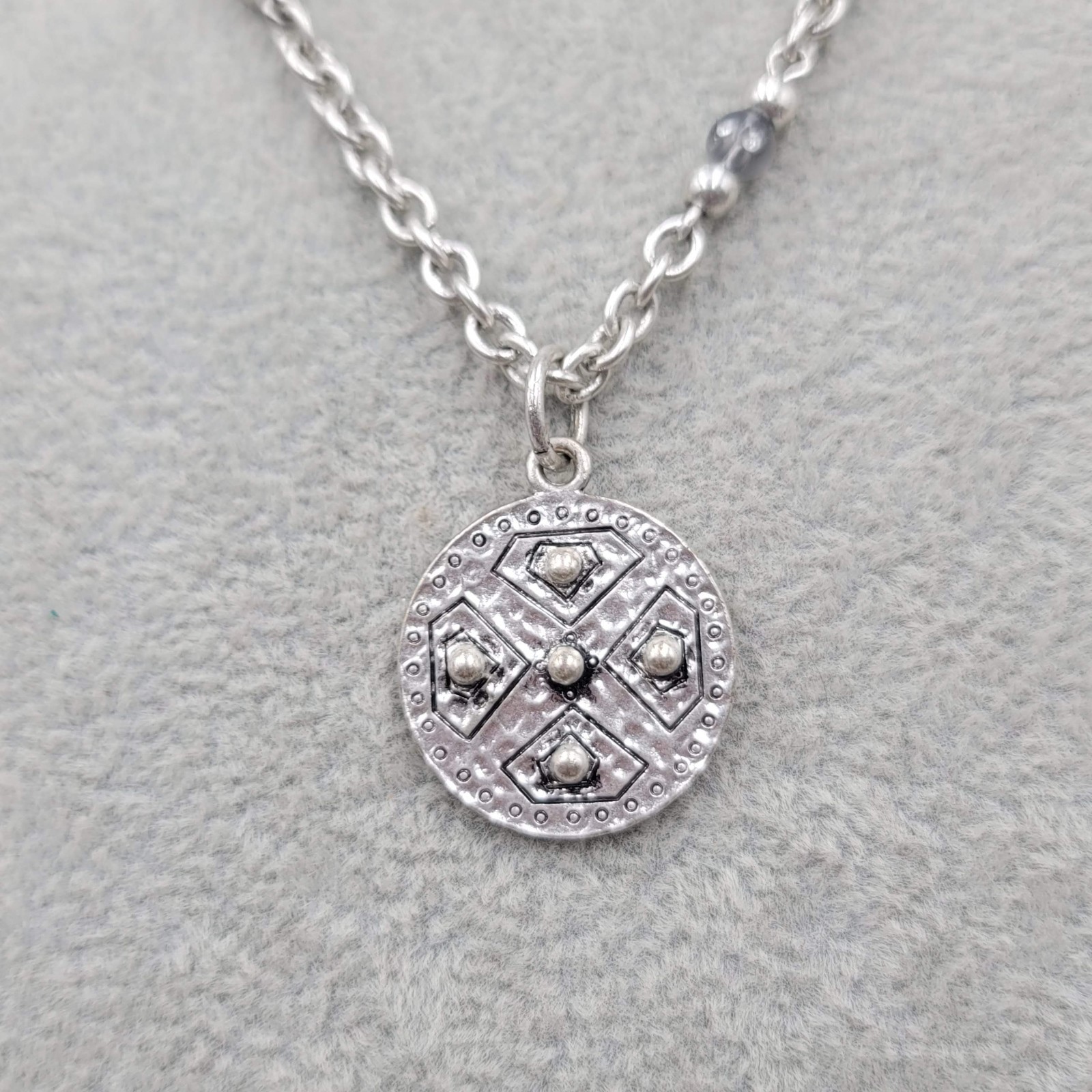 Premier Designs Reversible Round Pendant Necklace Silver tone 20″ +