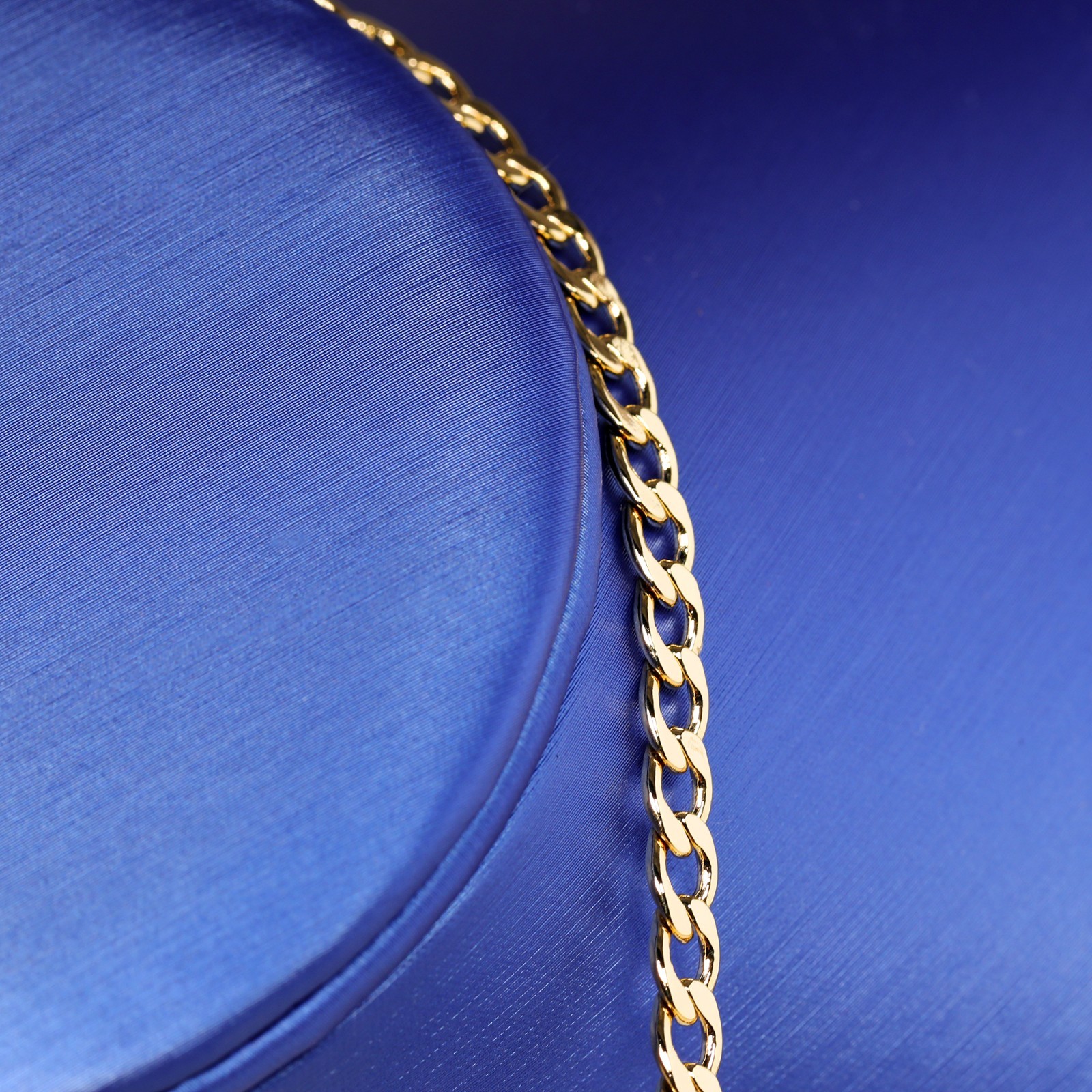 Oval Virgin Mary Charm Pendant 14k Gold Plated Brass 5mm 20″ Cuban Choker Chain