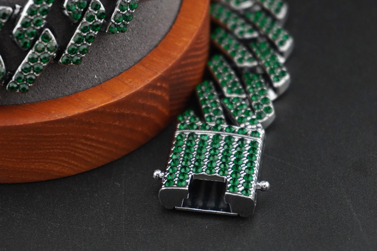 Neckless – Emerald Green/Chrome 24″ Neckless Cuban Bling with 3 Locks (NEW)