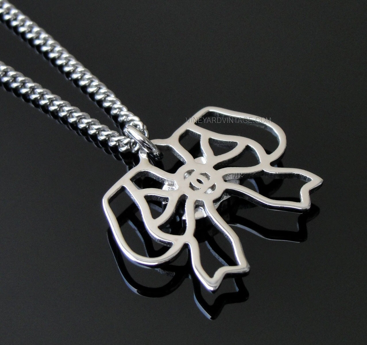 CHANEL AUTHENTIC OPEN WORK BOW & CRYSTAL CC LOGO NECKLACE