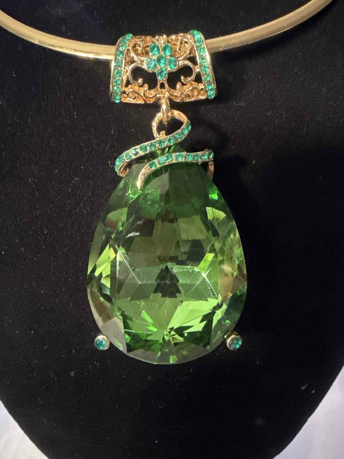 Womens Green Crystal Charmed Teardrop Pendant Chocker Necklace Lobster Clasp