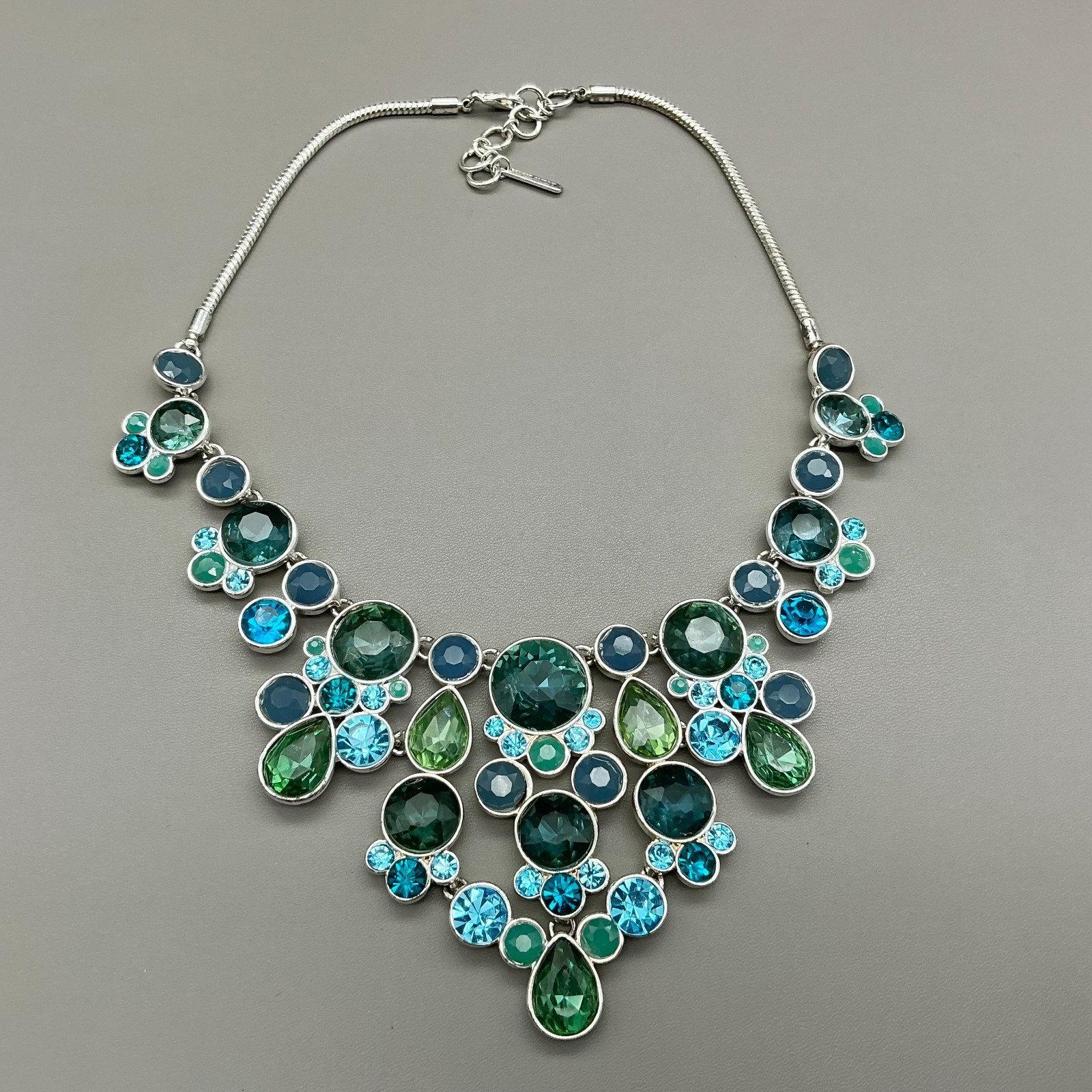 Nine West Necklace 18″ Blue Green Crystal Statement Bib Silver Tone Adjustable