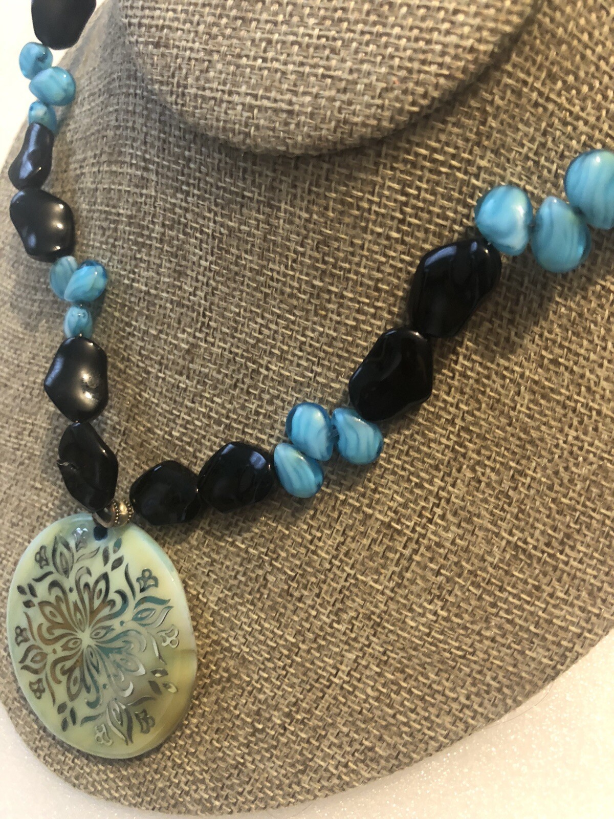 Contemporary Multicolored Beaded Pendant Necklace Fashion Jewelry GO1.51D23
