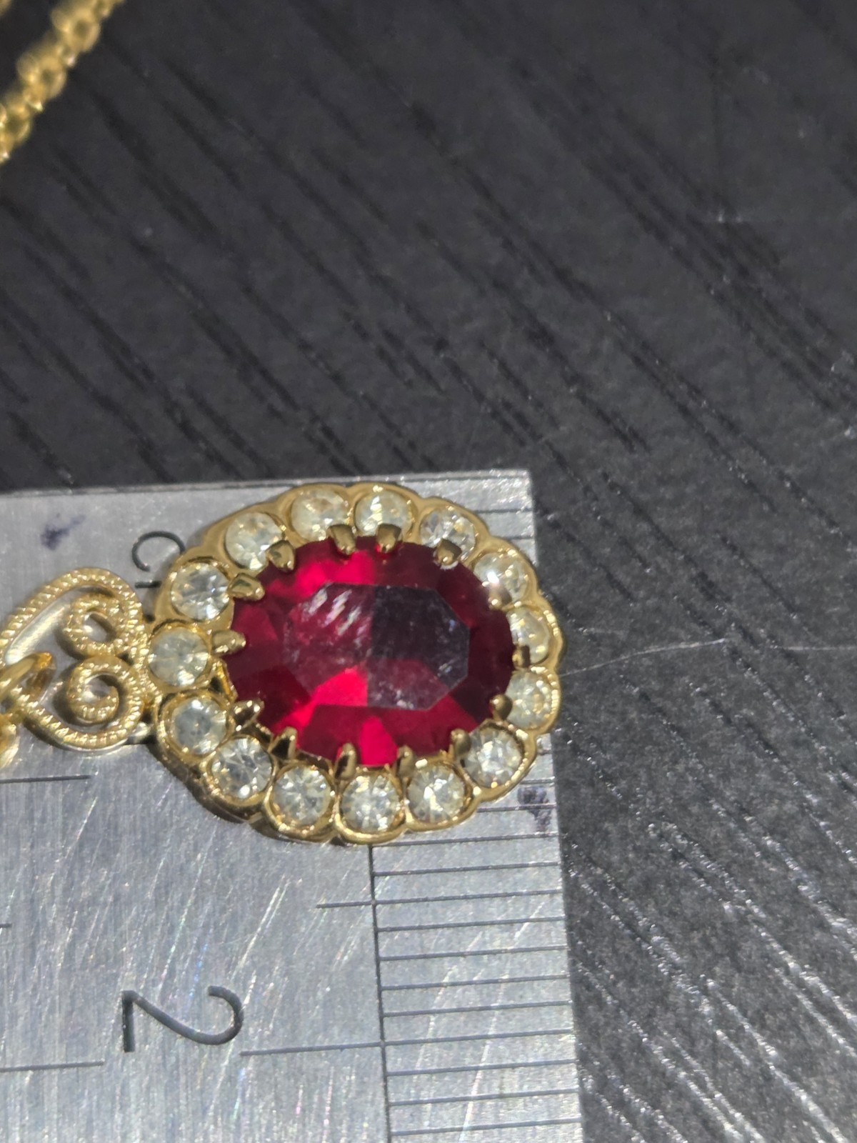 Unworn Vintage Gold Tone Ruby Red Rhinestone 15x10mm Pendant 45cm Chain