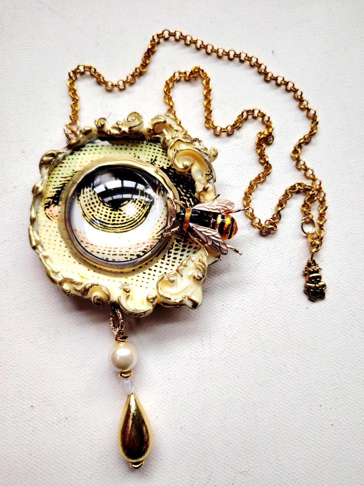 Luxury Jewellery Woman Jewel Necklace Pendant Honey Bee Nest Magic Eye Jewelry