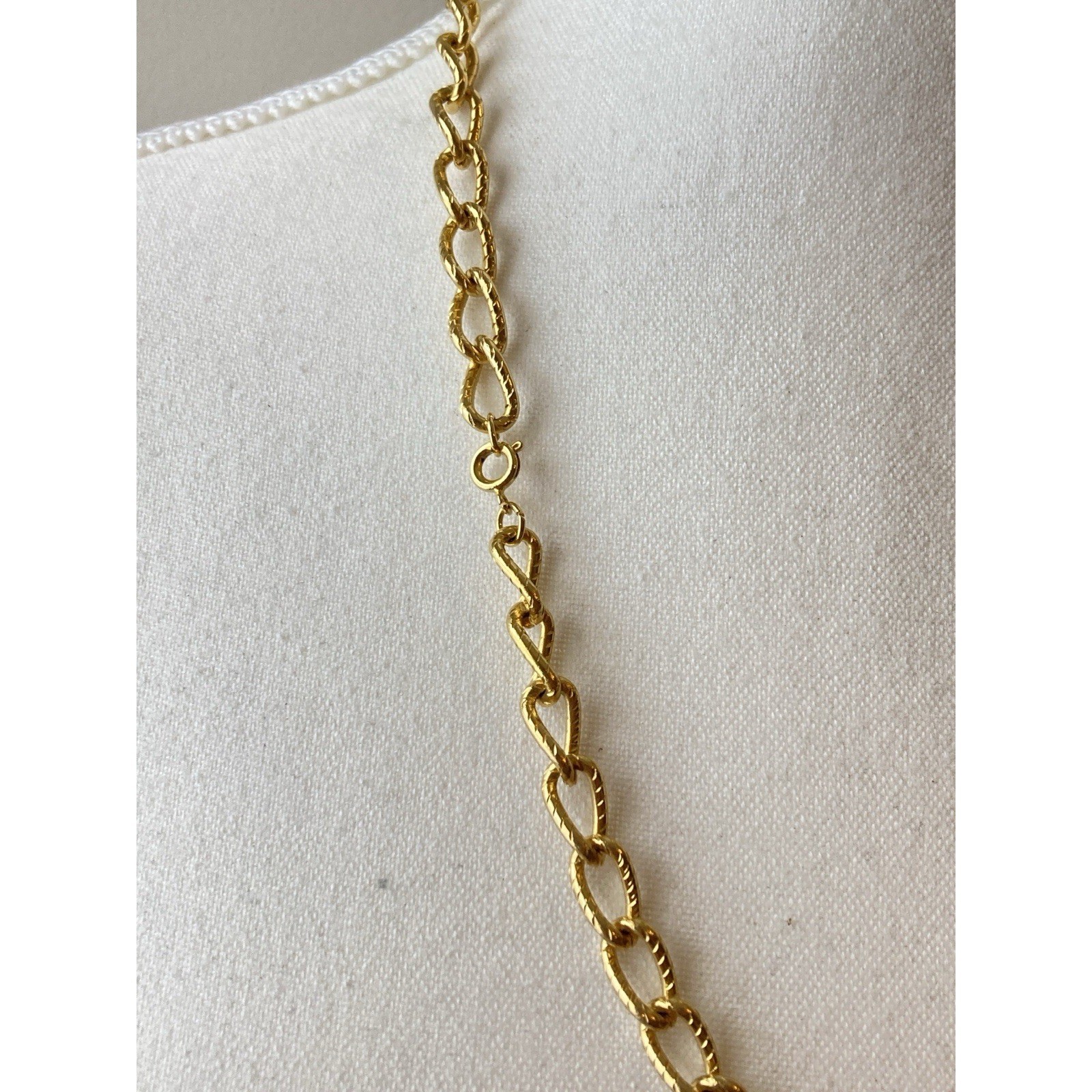 Gold Tone Sculptural Teardrop Pendant Necklace Statement Link Chain Glam Couture